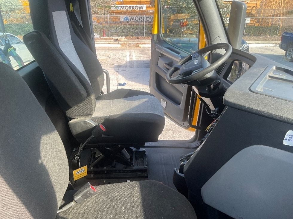 Day Cab Tractor-Heavy Duty Tractors-Freightliner-2020-T12664ST-Pompano Beach-FL-364,323\n\t\tmiles-$ 52,750 - Image 14