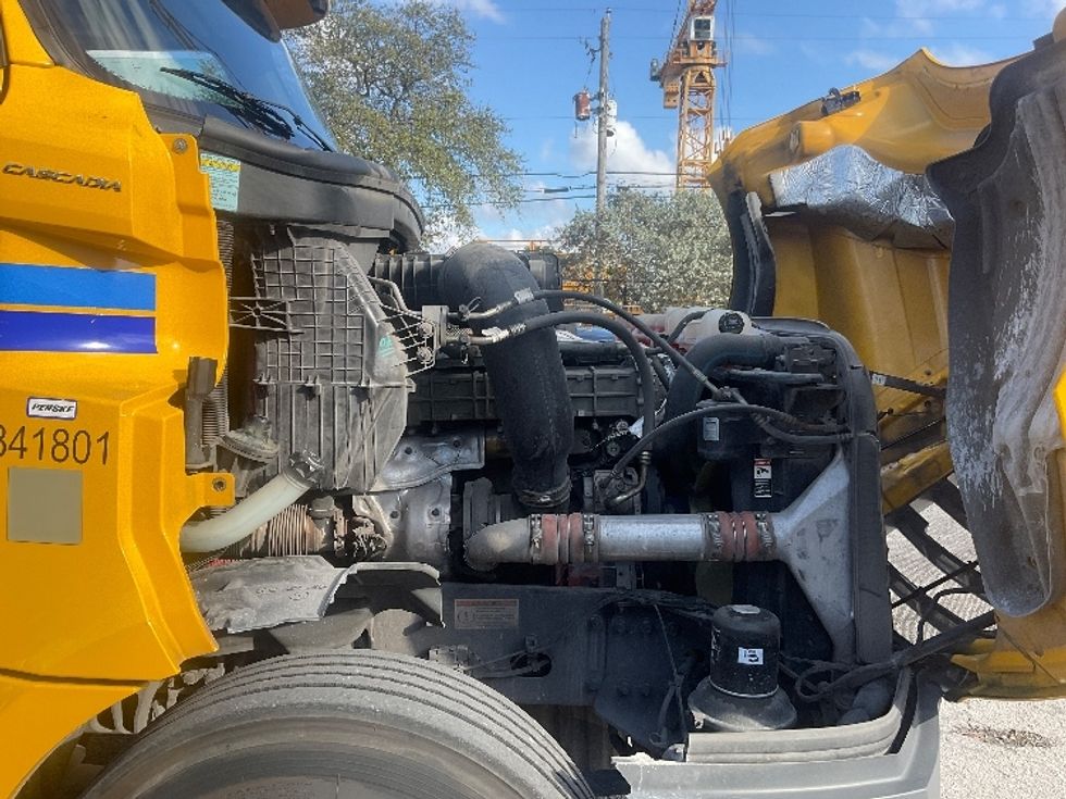 Day Cab Tractor-Heavy Duty Tractors-Freightliner-2020-T12664ST-Pompano Beach-FL-364,323\n\t\tmiles-$ 52,750 - Image 15