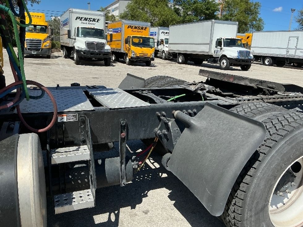 Day Cab Tractor-Heavy Duty Tractors-Freightliner-2020-T12664ST-Pompano Beach-FL-364,323\n\t\tmiles-$ 52,750 - Image 17