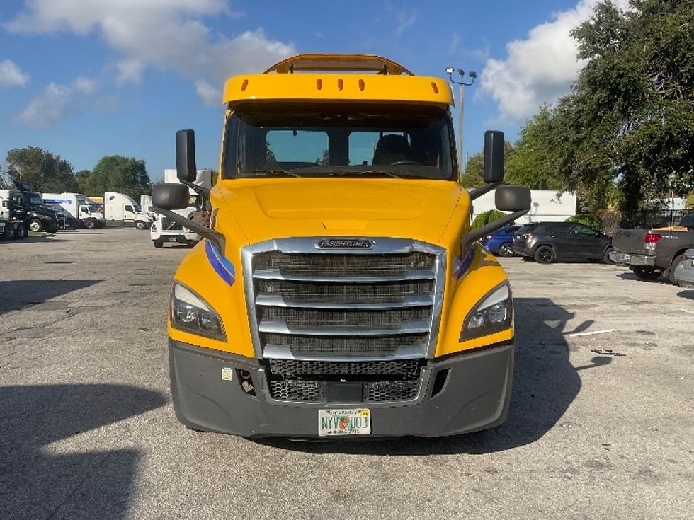 Day Cab Tractor-Heavy Duty Tractors-Freightliner-2020-T12664ST-Pompano Beach-FL-364,323\n\t\tmiles-$ 52,750 - Image 2