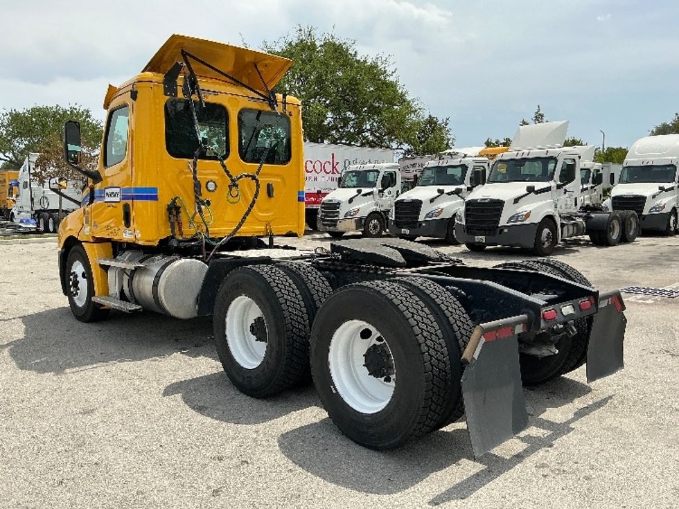 Day Cab Tractor-Heavy Duty Tractors-Freightliner-2020-T12664ST-Pompano Beach-FL-364,323\n\t\tmiles-$ 52,750 - Image 5