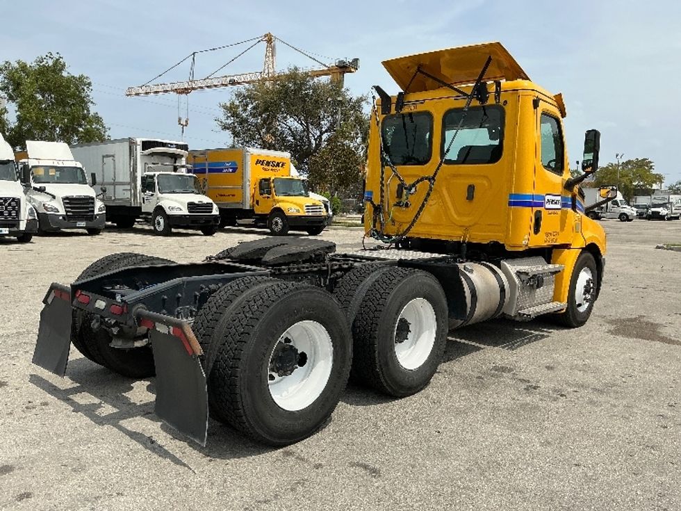 Day Cab Tractor-Heavy Duty Tractors-Freightliner-2020-T12664ST-Pompano Beach-FL-364,323\n\t\tmiles-$ 52,750 - Image 7