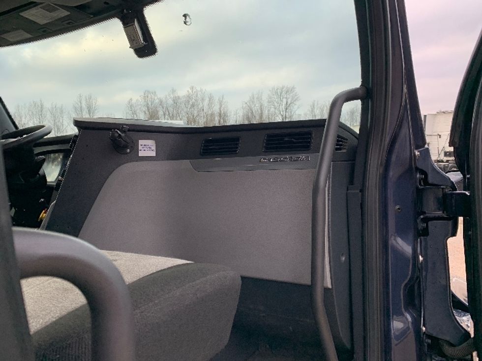 Day Cab Tractor-Heavy Duty Tractors-Freightliner-2020-T12664ST-Poplar Bluff-MO-563,195\n\t\tmiles-$ 46,250 - Image 13