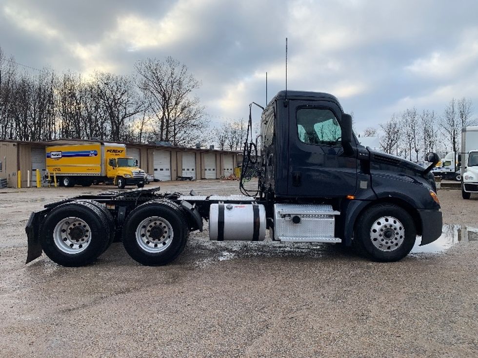 Day Cab Tractor-Heavy Duty Tractors-Freightliner-2020-T12664ST-Poplar Bluff-MO-563,195\n\t\tmiles-$ 46,250 - Image 8