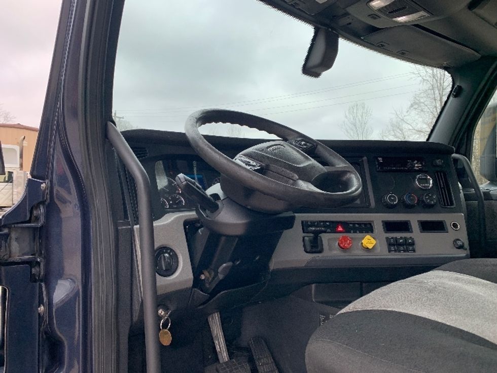 Day Cab Tractor-Heavy Duty Tractors-Freightliner-2020-T12664ST-Poplar Bluff-MO-580,601\n\t\tmiles-$ 45,000 - Image 10