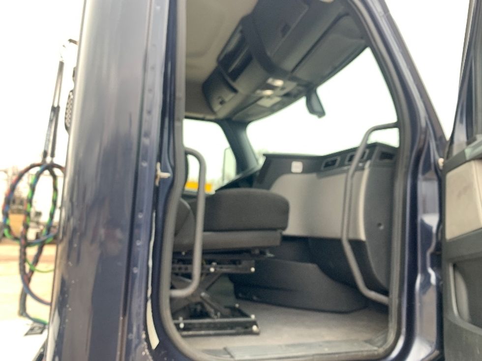 Day Cab Tractor-Heavy Duty Tractors-Freightliner-2020-T12664ST-Poplar Bluff-MO-580,601\n\t\tmiles-$ 45,000 - Image 12