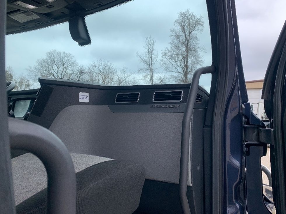 Day Cab Tractor-Heavy Duty Tractors-Freightliner-2020-T12664ST-Poplar Bluff-MO-580,601\n\t\tmiles-$ 45,000 - Image 13