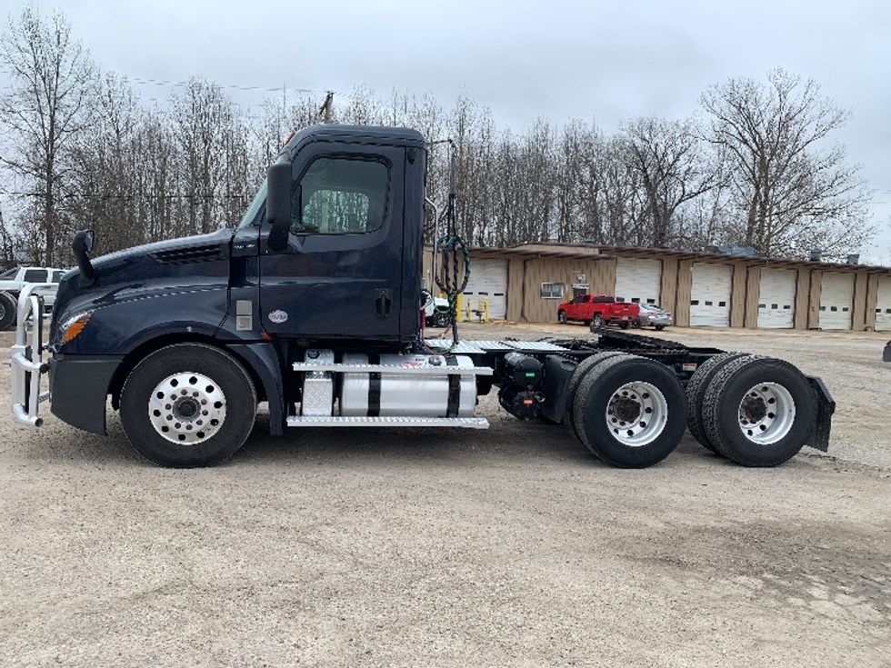 Day Cab Tractor-Heavy Duty Tractors-Freightliner-2020-T12664ST-Poplar Bluff-MO-580,601\n\t\tmiles-$ 45,000 - Image 4