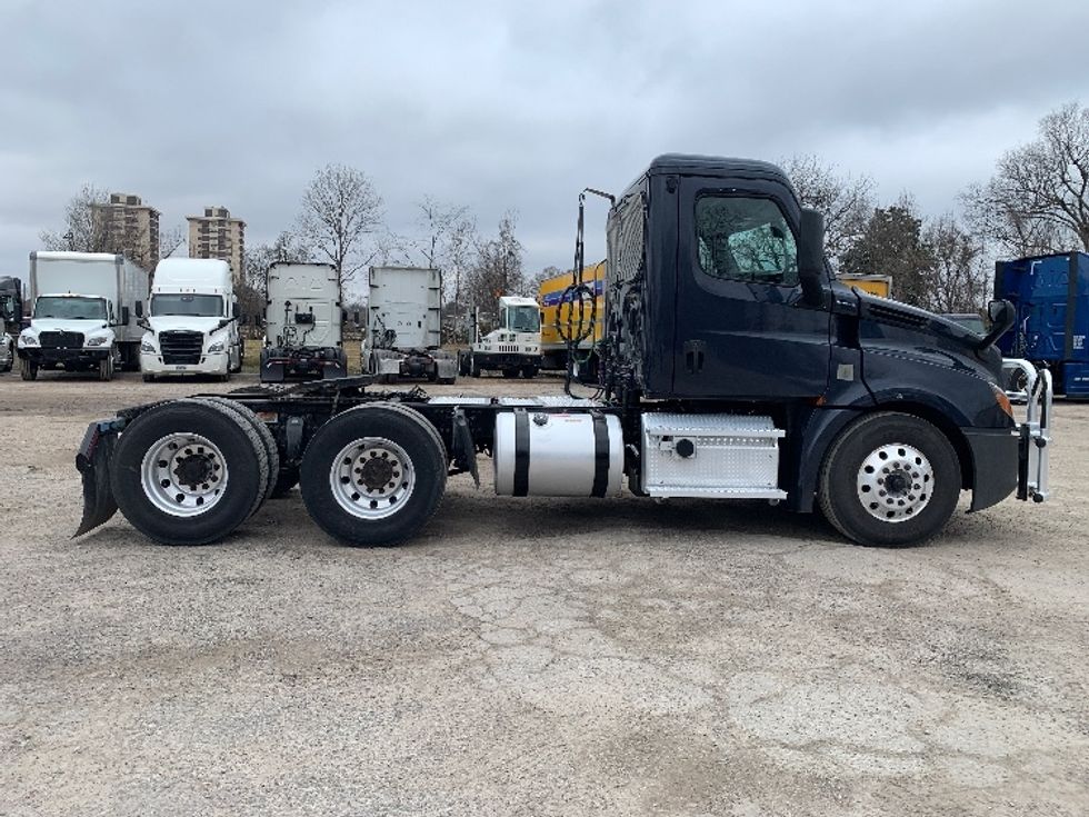 Day Cab Tractor-Heavy Duty Tractors-Freightliner-2020-T12664ST-Poplar Bluff-MO-580,601\n\t\tmiles-$ 45,000 - Image 8