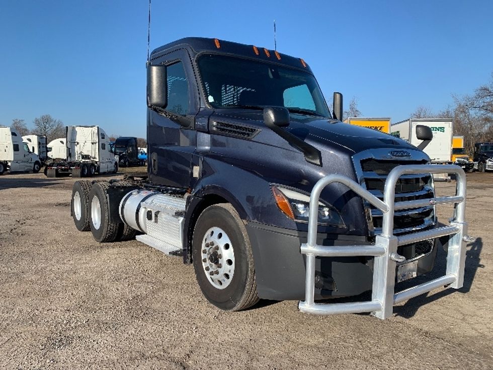 Day Cab Tractor-Heavy Duty Tractors-Freightliner-2020-T12664ST-Poplar Bluff-MO-583,679\n\t\tmiles-$ 44,000 - Image 1
