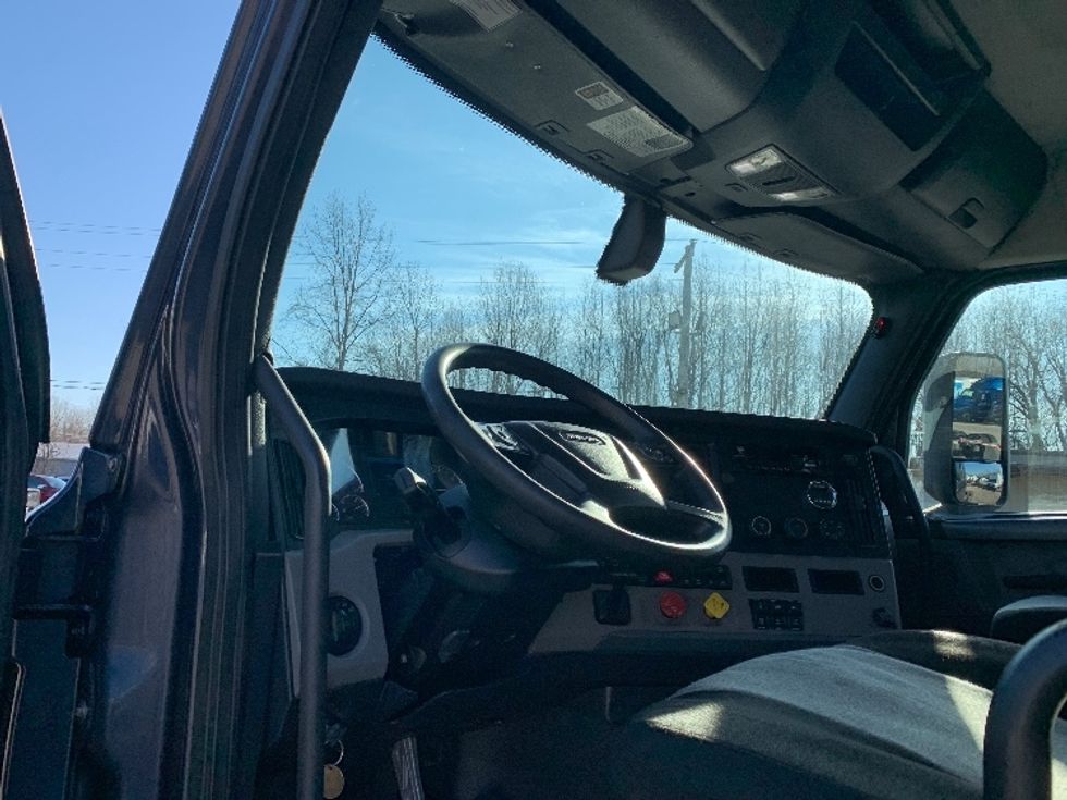 Day Cab Tractor-Heavy Duty Tractors-Freightliner-2020-T12664ST-Poplar Bluff-MO-583,679\n\t\tmiles-$ 44,000 - Image 10