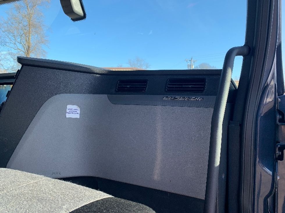 Day Cab Tractor-Heavy Duty Tractors-Freightliner-2020-T12664ST-Poplar Bluff-MO-583,679\n\t\tmiles-$ 44,000 - Image 13