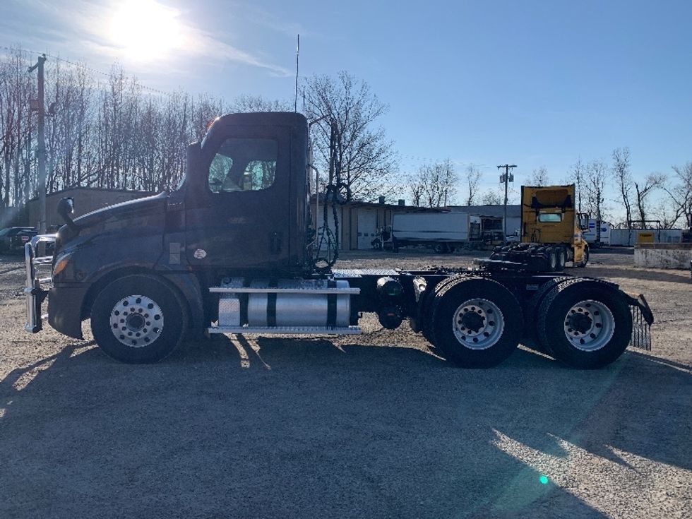 Day Cab Tractor-Heavy Duty Tractors-Freightliner-2020-T12664ST-Poplar Bluff-MO-583,679\n\t\tmiles-$ 44,000 - Image 4