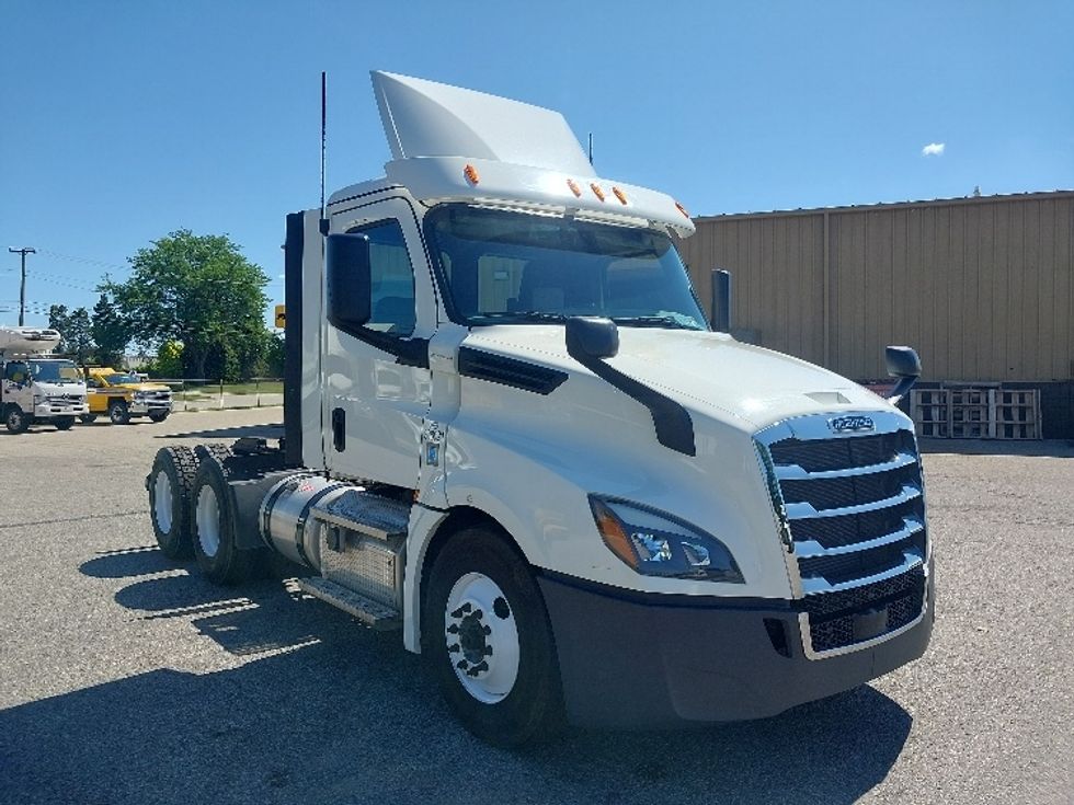 Day Cab Tractor-Heavy Duty Tractors-Freightliner-2020-T12664ST-Port Huron-MI-156,235\n\t\tmiles-$ 72,000 - Image 1