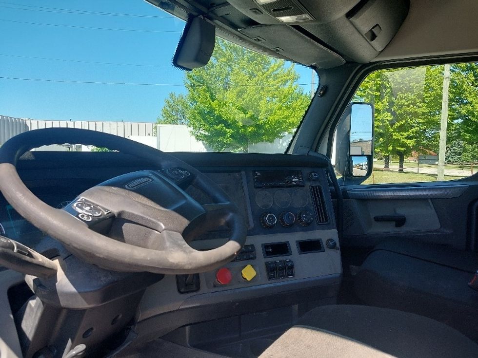 Day Cab Tractor-Heavy Duty Tractors-Freightliner-2020-T12664ST-Port Huron-MI-156,235\n\t\tmiles-$ 72,000 - Image 10