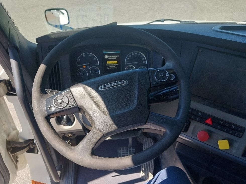Day Cab Tractor-Heavy Duty Tractors-Freightliner-2020-T12664ST-Port Huron-MI-156,235\n\t\tmiles-$ 72,000 - Image 11
