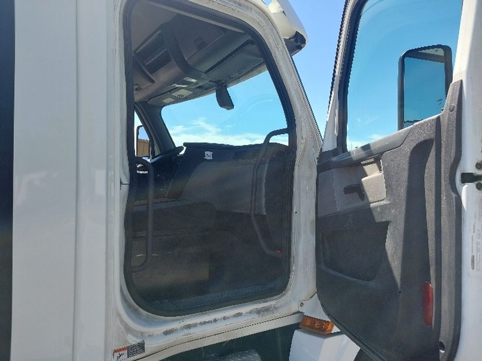 Day Cab Tractor-Heavy Duty Tractors-Freightliner-2020-T12664ST-Port Huron-MI-156,235\n\t\tmiles-$ 72,000 - Image 12