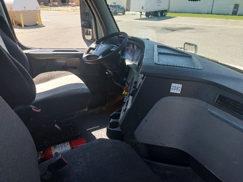 Day Cab Tractor-Heavy Duty Tractors-Freightliner-2020-T12664ST-Port Huron-MI-156,235\n\t\tmiles-$ 72,000 - Image 14