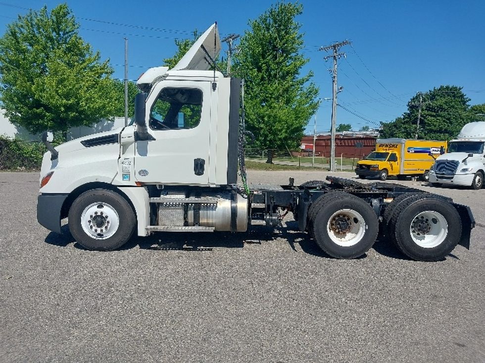 Day Cab Tractor-Heavy Duty Tractors-Freightliner-2020-T12664ST-Port Huron-MI-156,235\n\t\tmiles-$ 72,000 - Image 4