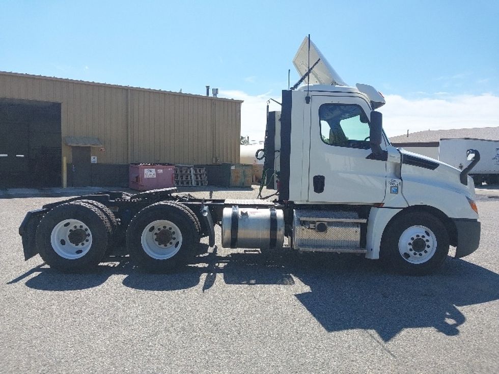 Day Cab Tractor-Heavy Duty Tractors-Freightliner-2020-T12664ST-Port Huron-MI-156,235\n\t\tmiles-$ 72,000 - Image 8