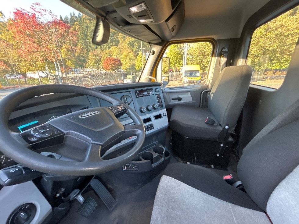 Day Cab Tractor-Heavy Duty Tractors-Freightliner-2020-T12664ST-Portland-OR-113,851\n\t\tmiles-$ 65,000 - Image 10
