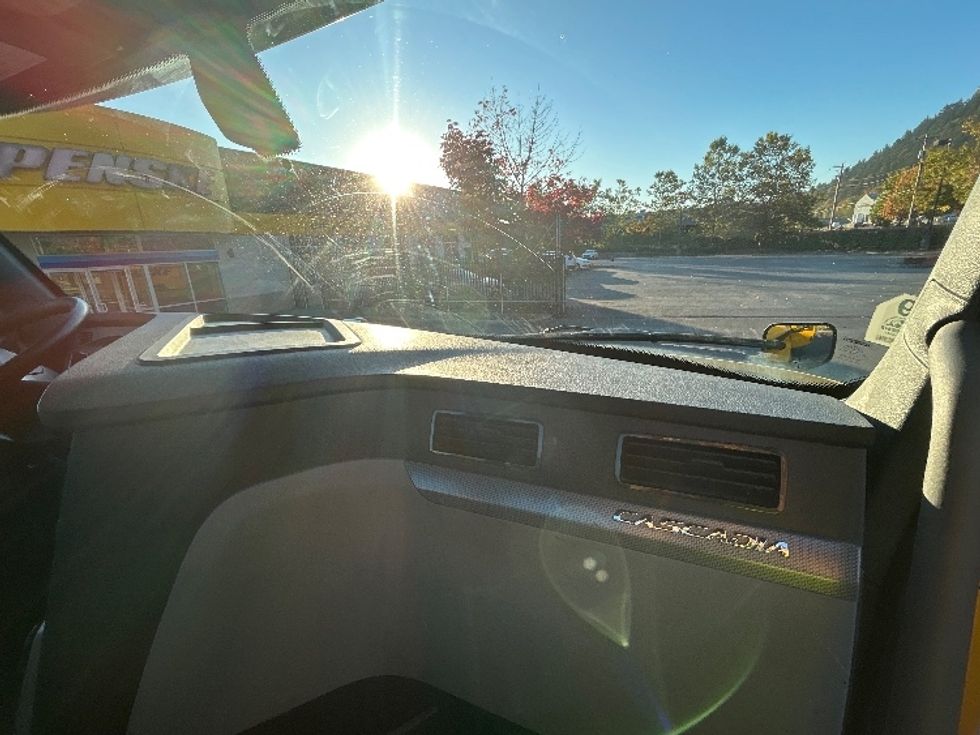 Day Cab Tractor-Heavy Duty Tractors-Freightliner-2020-T12664ST-Portland-OR-113,851\n\t\tmiles-$ 65,000 - Image 13