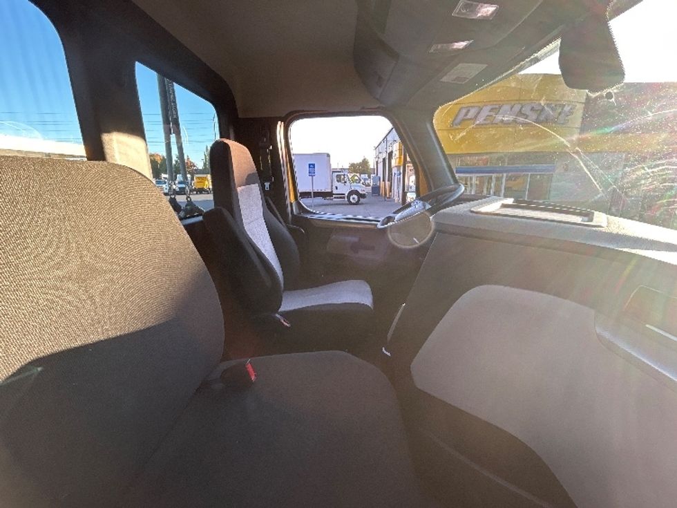 Day Cab Tractor-Heavy Duty Tractors-Freightliner-2020-T12664ST-Portland-OR-113,851\n\t\tmiles-$ 65,000 - Image 14