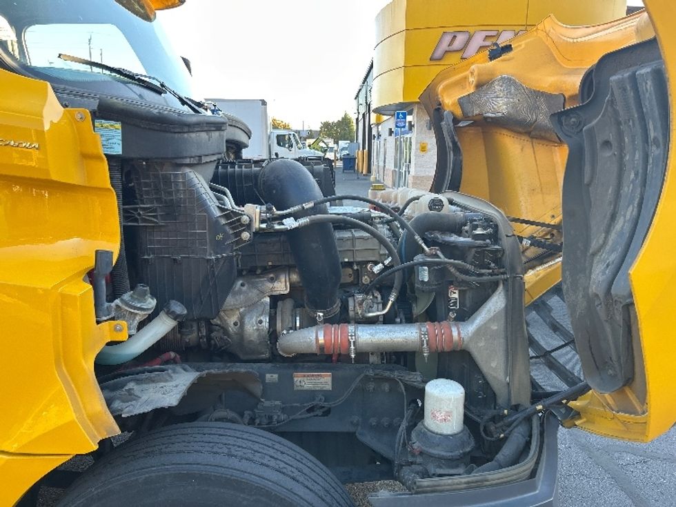 Day Cab Tractor-Heavy Duty Tractors-Freightliner-2020-T12664ST-Portland-OR-113,851\n\t\tmiles-$ 65,000 - Image 15