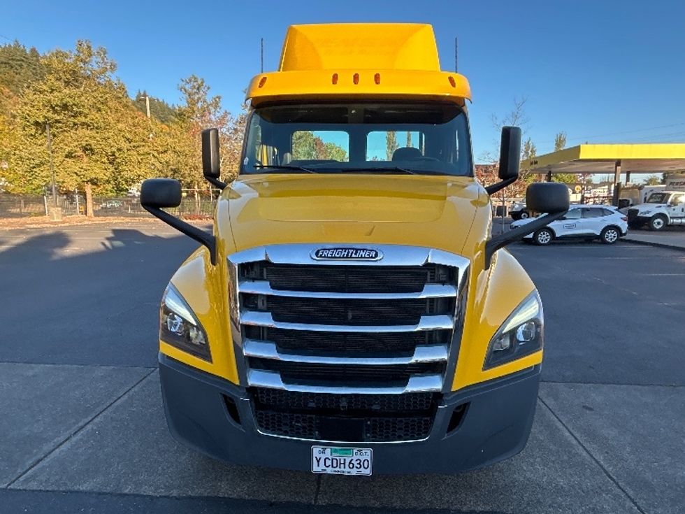Day Cab Tractor-Heavy Duty Tractors-Freightliner-2020-T12664ST-Portland-OR-113,851\n\t\tmiles-$ 65,000 - Image 2
