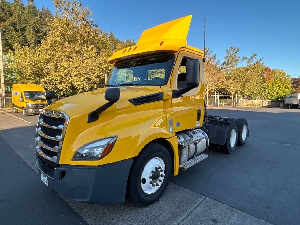 Day Cab Tractor-Heavy Duty Tractors-Freightliner-2020-T12664ST-Portland-OR-113,851\n\t\tmiles-$ 65,000 - Image 3
