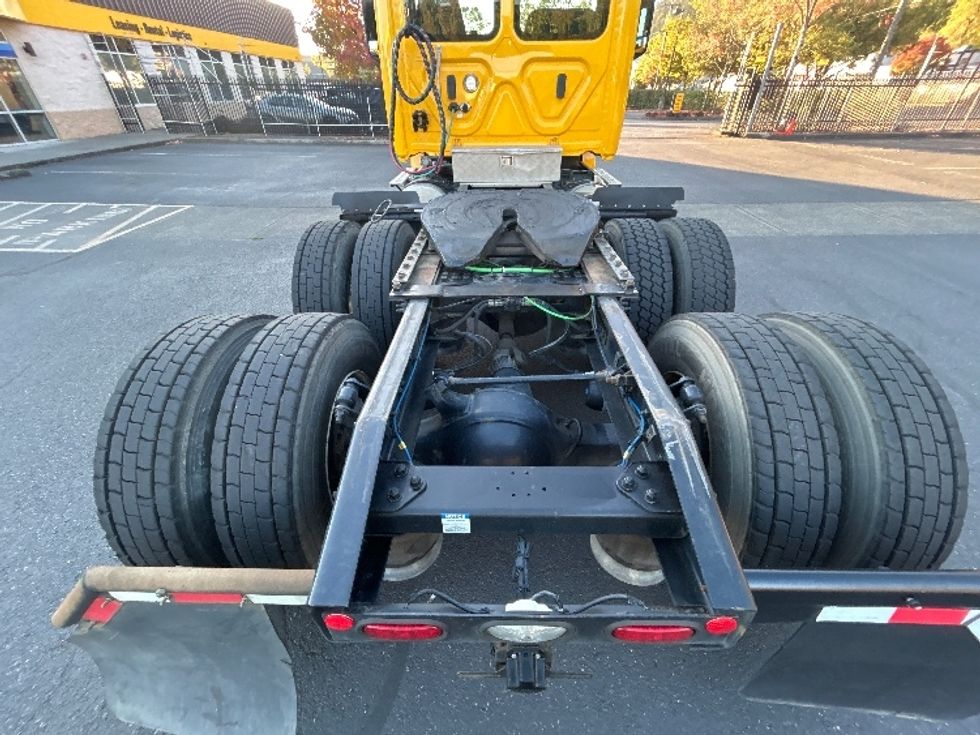 Day Cab Tractor-Heavy Duty Tractors-Freightliner-2020-T12664ST-Portland-OR-113,851\n\t\tmiles-$ 65,000 - Image 6