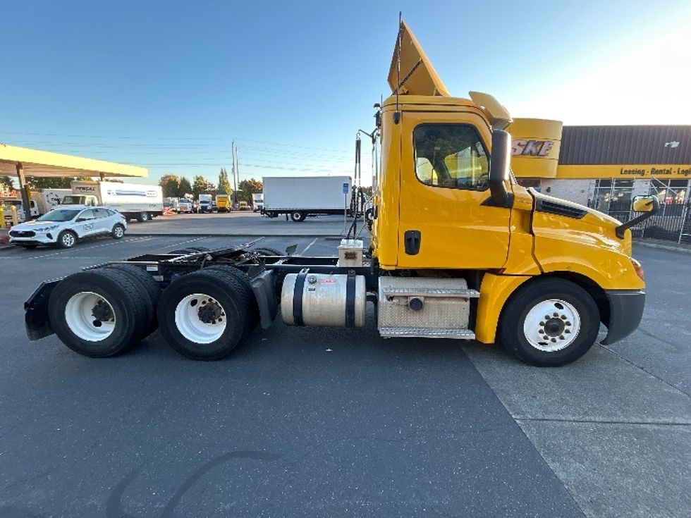 Day Cab Tractor-Heavy Duty Tractors-Freightliner-2020-T12664ST-Portland-OR-113,851\n\t\tmiles-$ 65,000 - Image 8