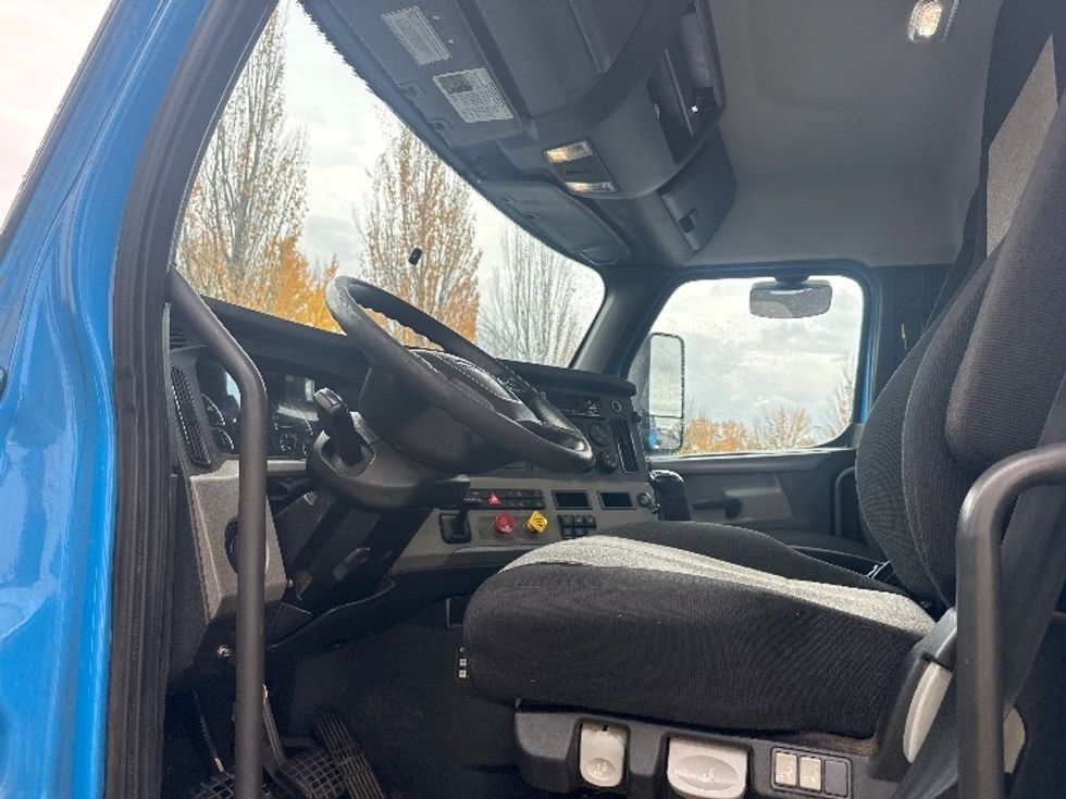 Day Cab Tractor-Heavy Duty Tractors-Freightliner-2020-T12664ST-Portland-OR-248,332\n\t\tmiles-$ 54,250 - Image 9