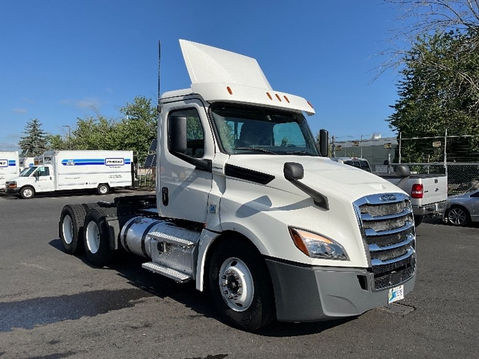 Day Cab Tractor-Heavy Duty Tractors-Freightliner-2020-T12664ST-Portland-OR-254,254\n\t\tmiles-$ 64,000 - Image 1