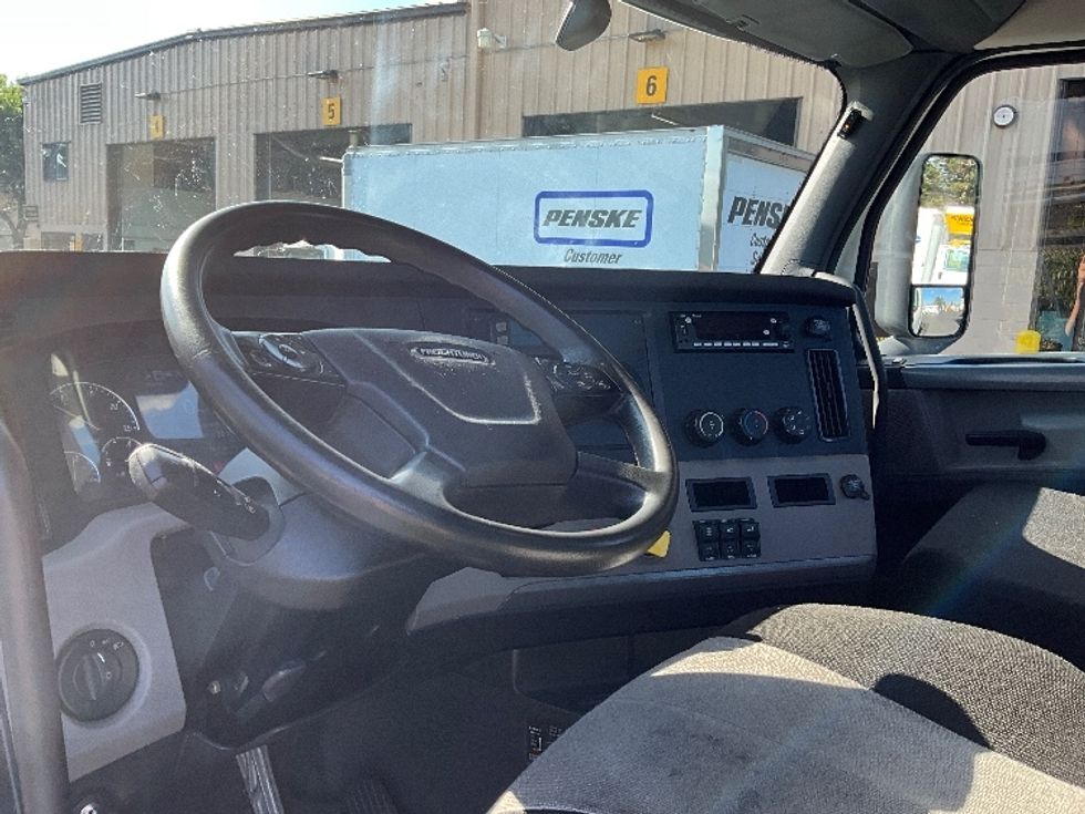Day Cab Tractor-Heavy Duty Tractors-Freightliner-2020-T12664ST-Portland-OR-254,254\n\t\tmiles-$ 64,000 - Image 10