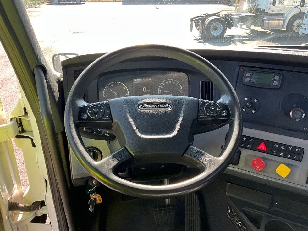 Day Cab Tractor-Heavy Duty Tractors-Freightliner-2020-T12664ST-Portland-OR-254,254\n\t\tmiles-$ 64,000 - Image 11
