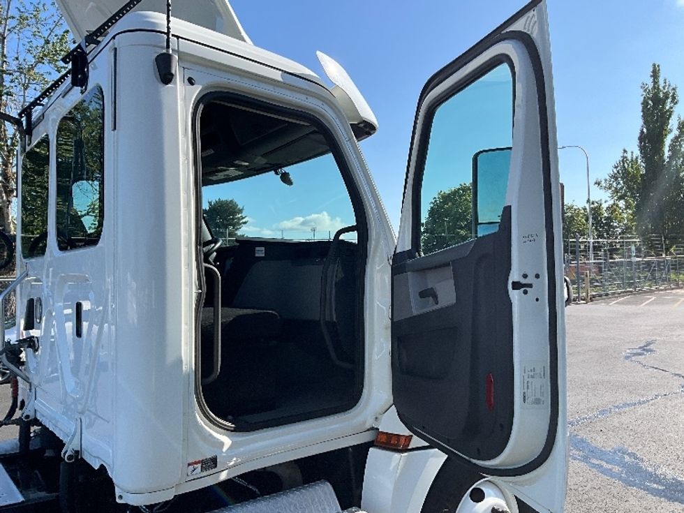 Day Cab Tractor-Heavy Duty Tractors-Freightliner-2020-T12664ST-Portland-OR-254,254\n\t\tmiles-$ 64,000 - Image 12