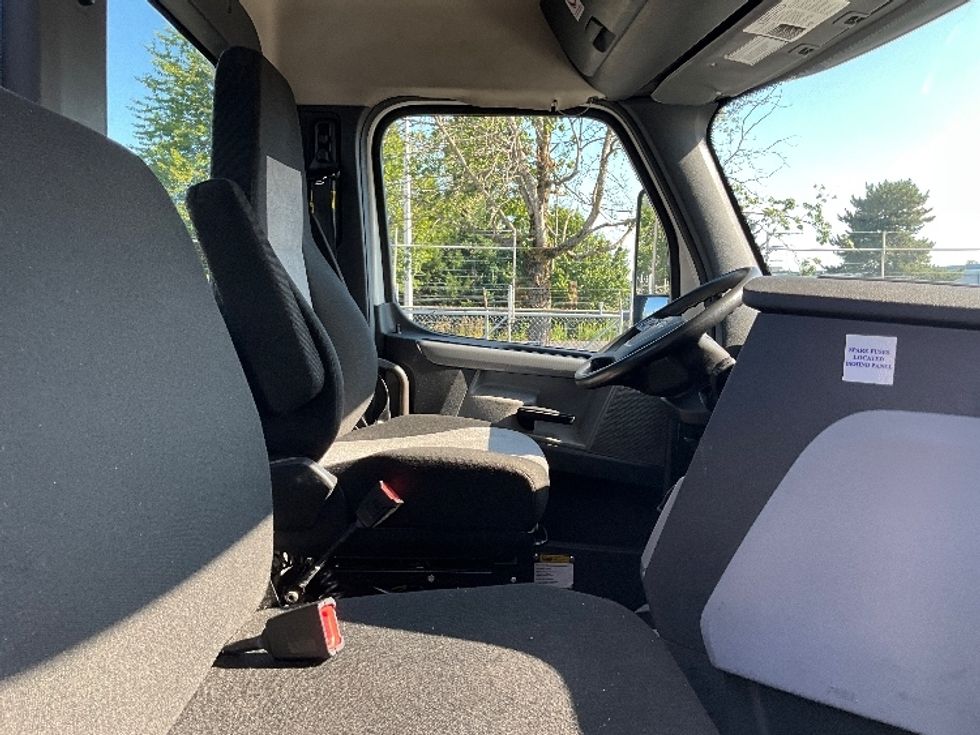 Day Cab Tractor-Heavy Duty Tractors-Freightliner-2020-T12664ST-Portland-OR-254,254\n\t\tmiles-$ 64,000 - Image 14