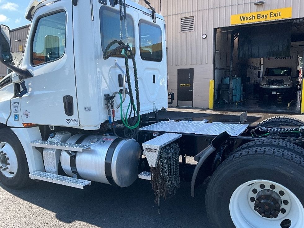 Day Cab Tractor-Heavy Duty Tractors-Freightliner-2020-T12664ST-Portland-OR-254,254\n\t\tmiles-$ 64,000 - Image 17