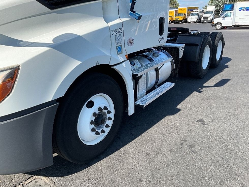 Day Cab Tractor-Heavy Duty Tractors-Freightliner-2020-T12664ST-Portland-OR-254,254\n\t\tmiles-$ 64,000 - Image 19