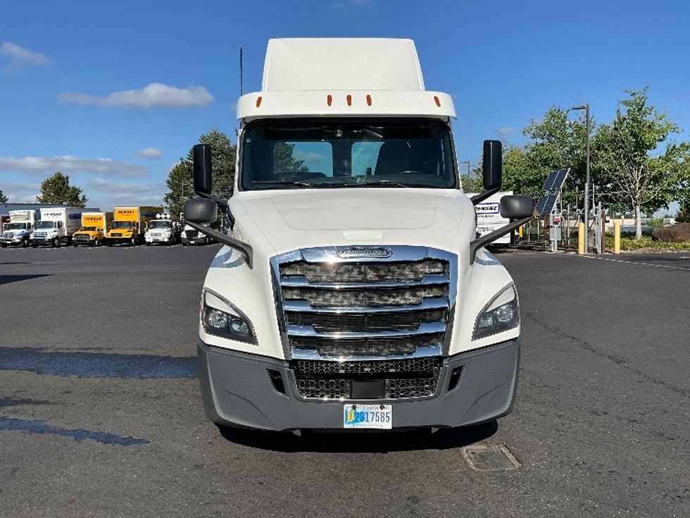 Day Cab Tractor-Heavy Duty Tractors-Freightliner-2020-T12664ST-Portland-OR-254,254\n\t\tmiles-$ 64,000 - Image 2