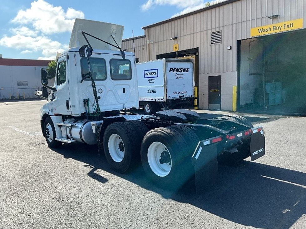 Day Cab Tractor-Heavy Duty Tractors-Freightliner-2020-T12664ST-Portland-OR-254,254\n\t\tmiles-$ 64,000 - Image 5