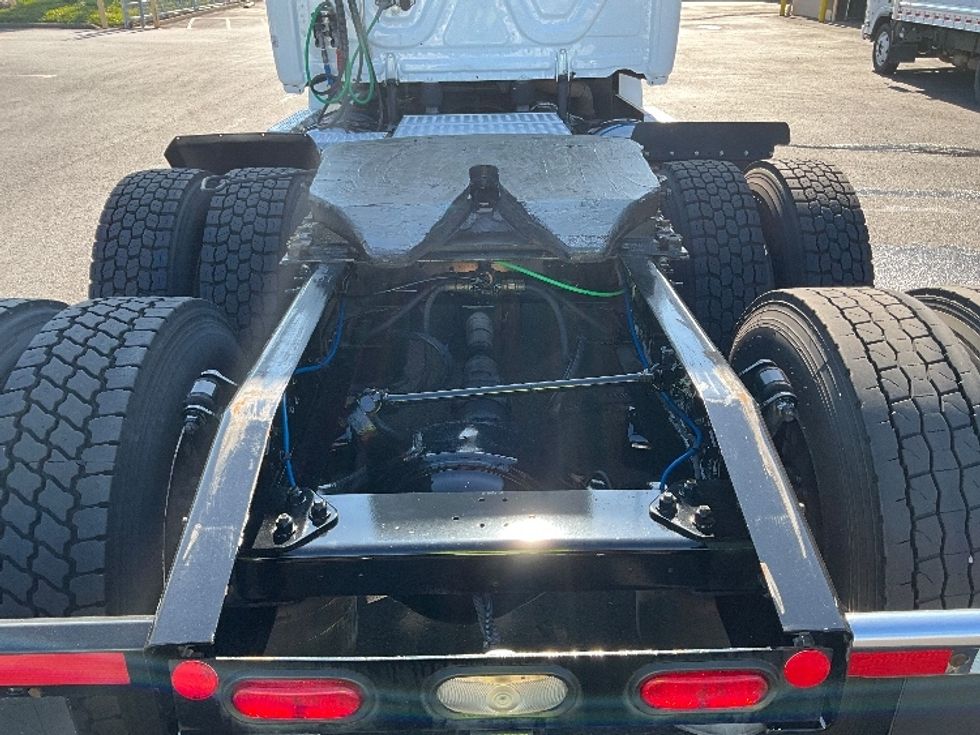 Day Cab Tractor-Heavy Duty Tractors-Freightliner-2020-T12664ST-Portland-OR-254,254\n\t\tmiles-$ 64,000 - Image 6