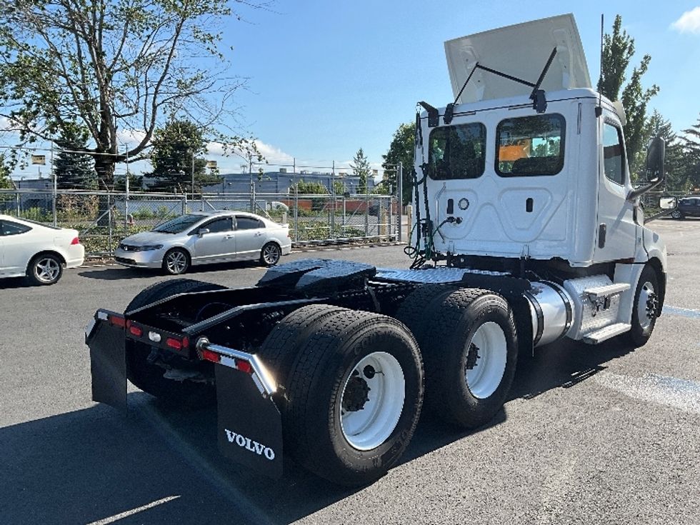Day Cab Tractor-Heavy Duty Tractors-Freightliner-2020-T12664ST-Portland-OR-254,254\n\t\tmiles-$ 64,000 - Image 7