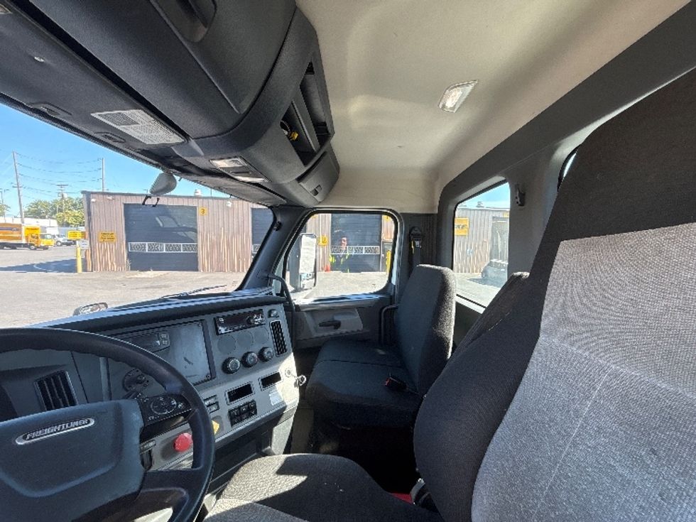 Day Cab Tractor-Heavy Duty Tractors-Freightliner-2020-T12664ST-Portland-OR-492,955\n\t\tmiles-$ 46,750 - Image 10