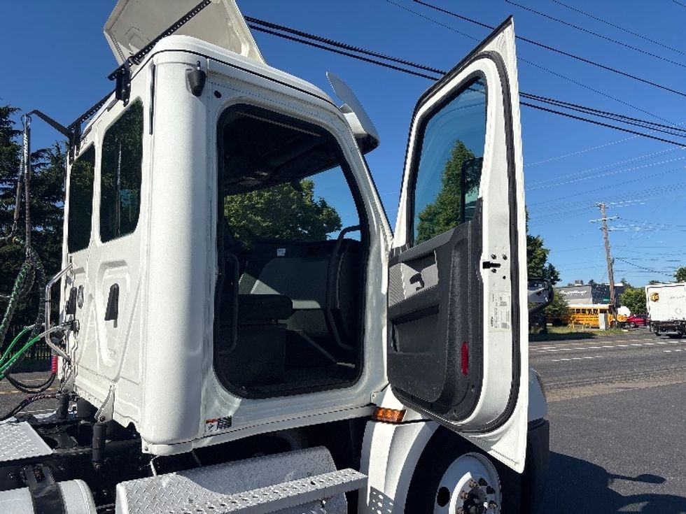 Day Cab Tractor-Heavy Duty Tractors-Freightliner-2020-T12664ST-Portland-OR-492,955\n\t\tmiles-$ 46,750 - Image 11