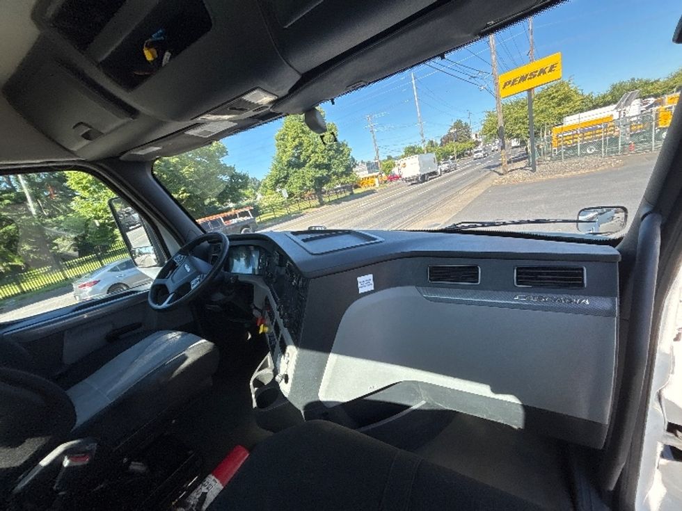 Day Cab Tractor-Heavy Duty Tractors-Freightliner-2020-T12664ST-Portland-OR-492,955\n\t\tmiles-$ 46,750 - Image 12