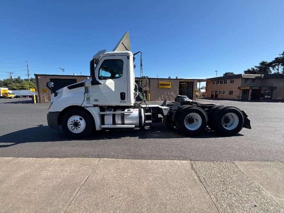 Day Cab Tractor-Heavy Duty Tractors-Freightliner-2020-T12664ST-Portland-OR-492,955\n\t\tmiles-$ 46,750 - Image 4