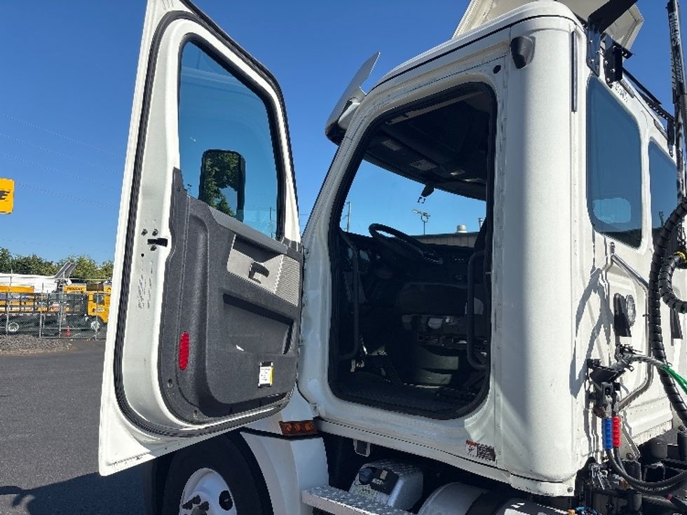 Day Cab Tractor-Heavy Duty Tractors-Freightliner-2020-T12664ST-Portland-OR-492,955\n\t\tmiles-$ 46,750 - Image 9
