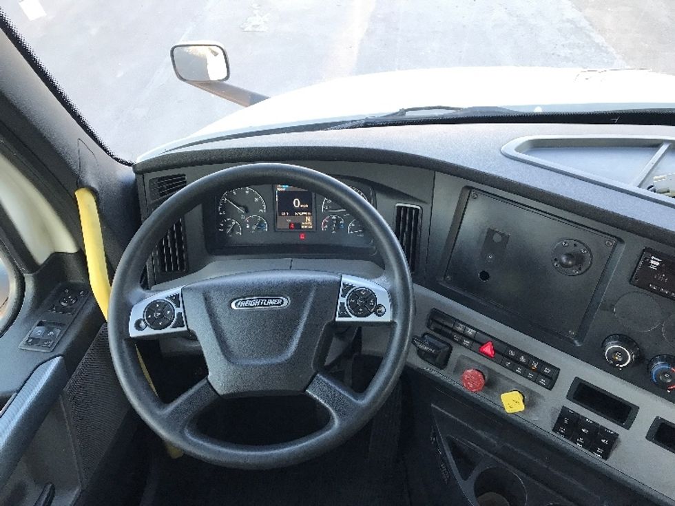 Day Cab Tractor-Heavy Duty Tractors-Freightliner-2020-T12664ST-Pottsville-PA-674,890\n\t\tmiles-$ 31,500 - Image 11